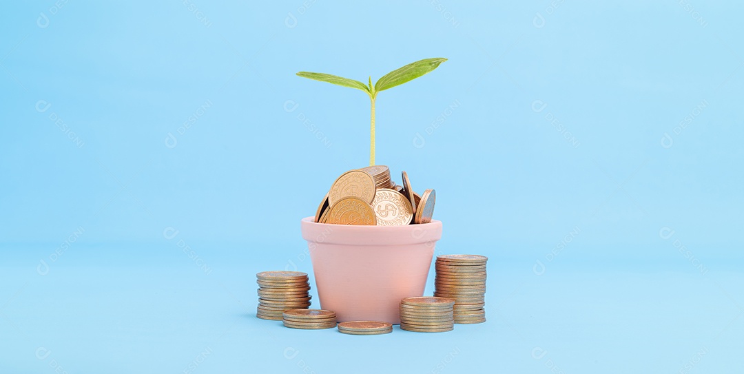 O investimento em ações conceituais coleta dinheiro em moedas empilhadas