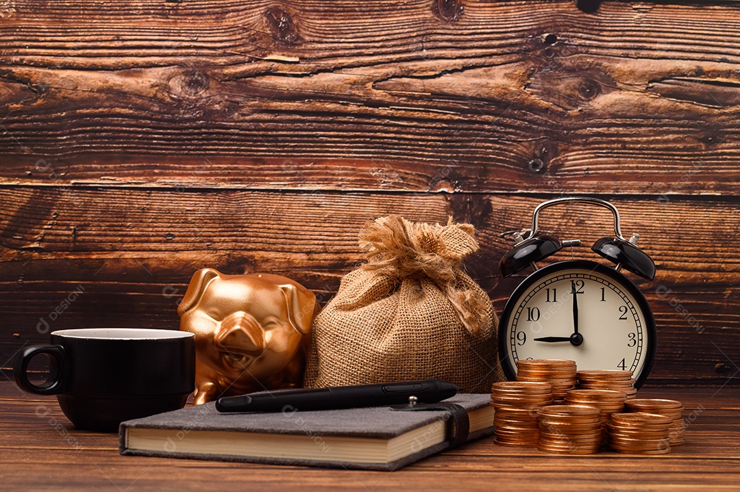 Finanças de negócios e economia de investimento em dinheiro, pilha de moedas de dinheiro