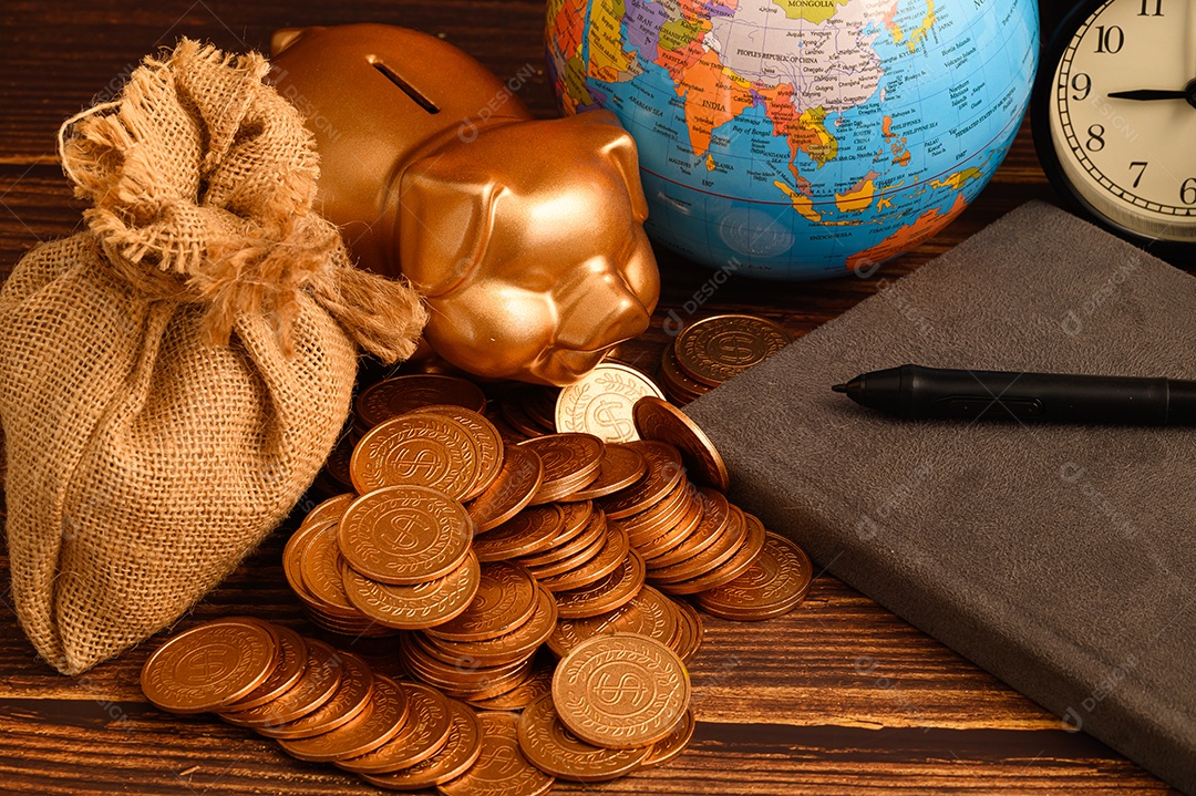 Finanças de negócios e economia de investimento em dinheiro, pilha de moedas de dinheiro