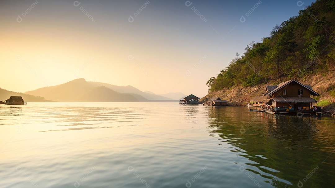 Pequeno bangalô no rio manhã