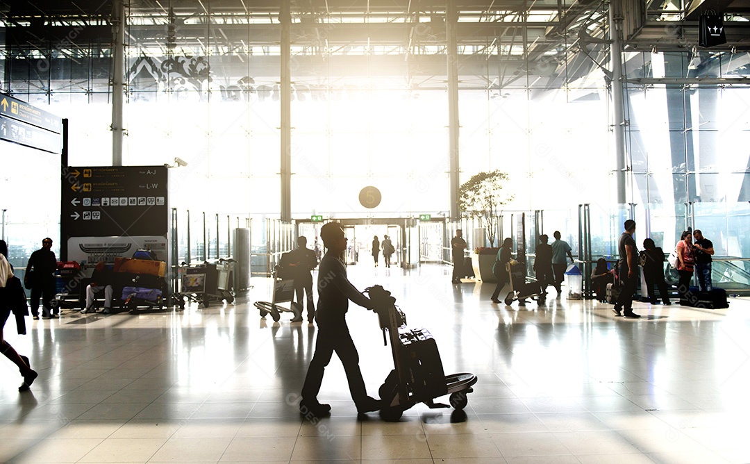 Check-in de saída do Terminal. viajantes a pé