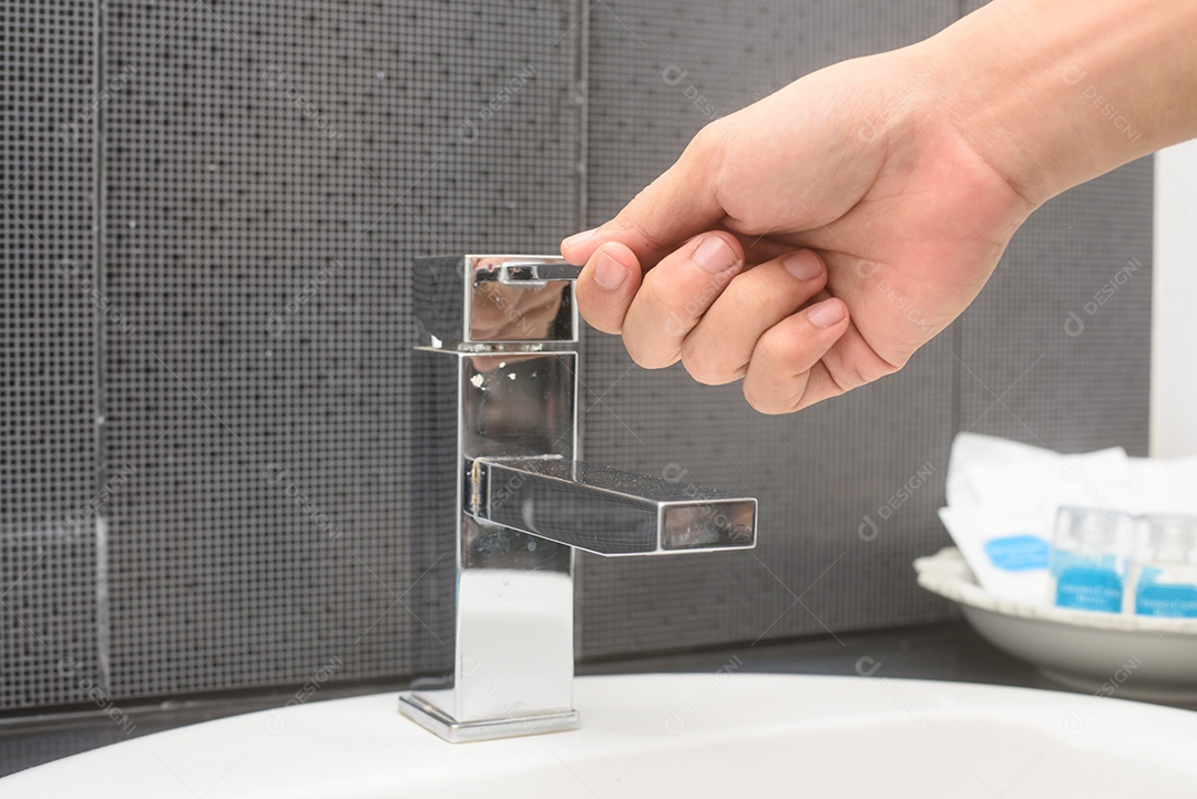 Torneira de água de abertura de mão masculina