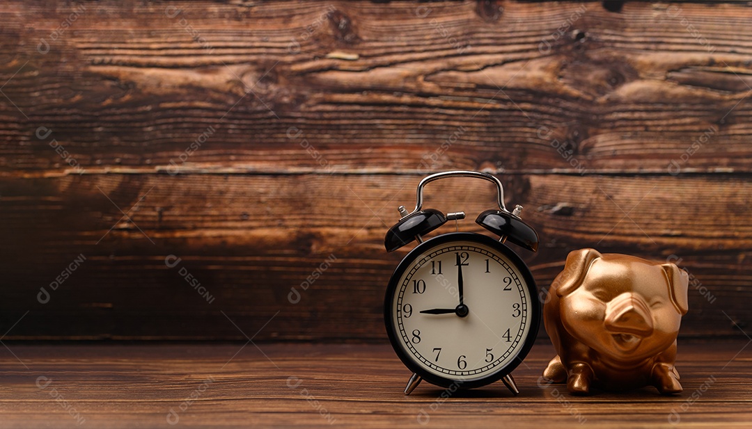 Cofrinho mostrando poupança, renda, investimentos, ações