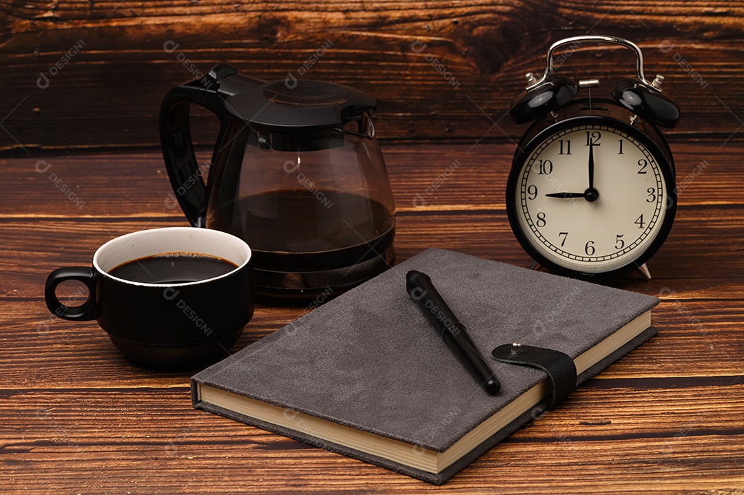 Trabalhe, leia e escreva, reserve e tome café.