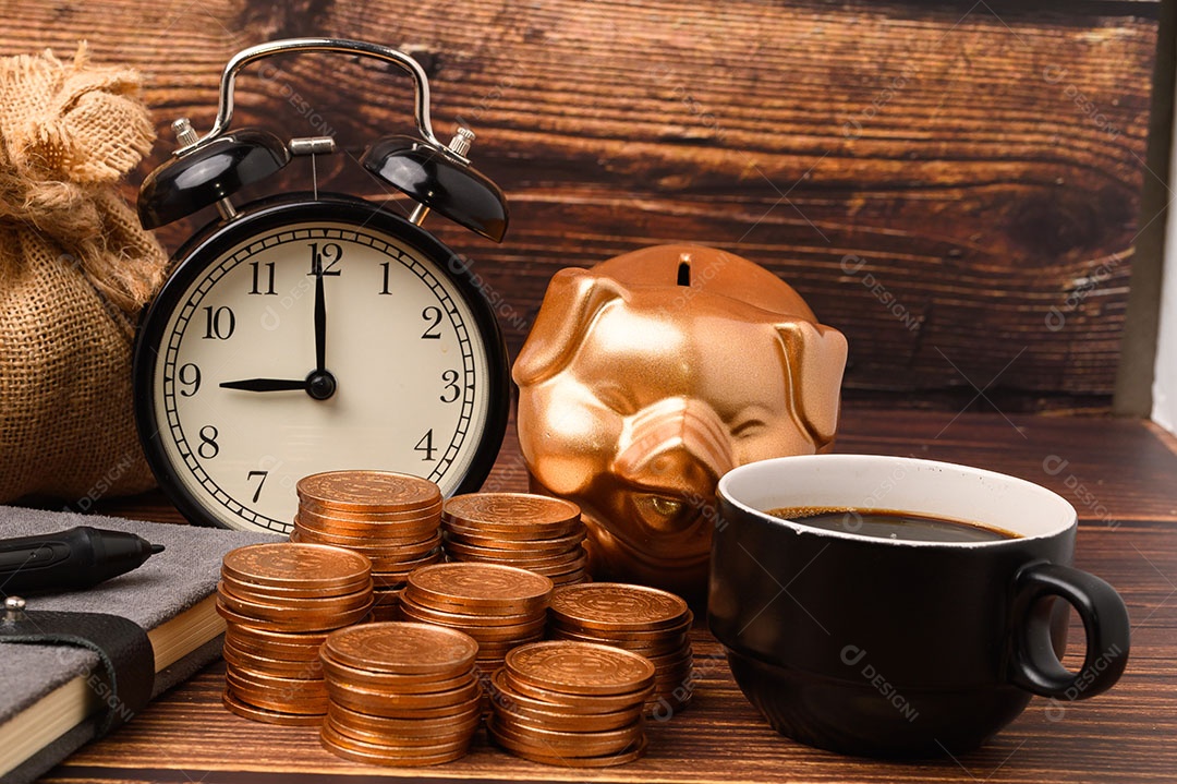 Finanças de negócios e economia de investimento em dinheiro, pilha de moedas de dinheiro