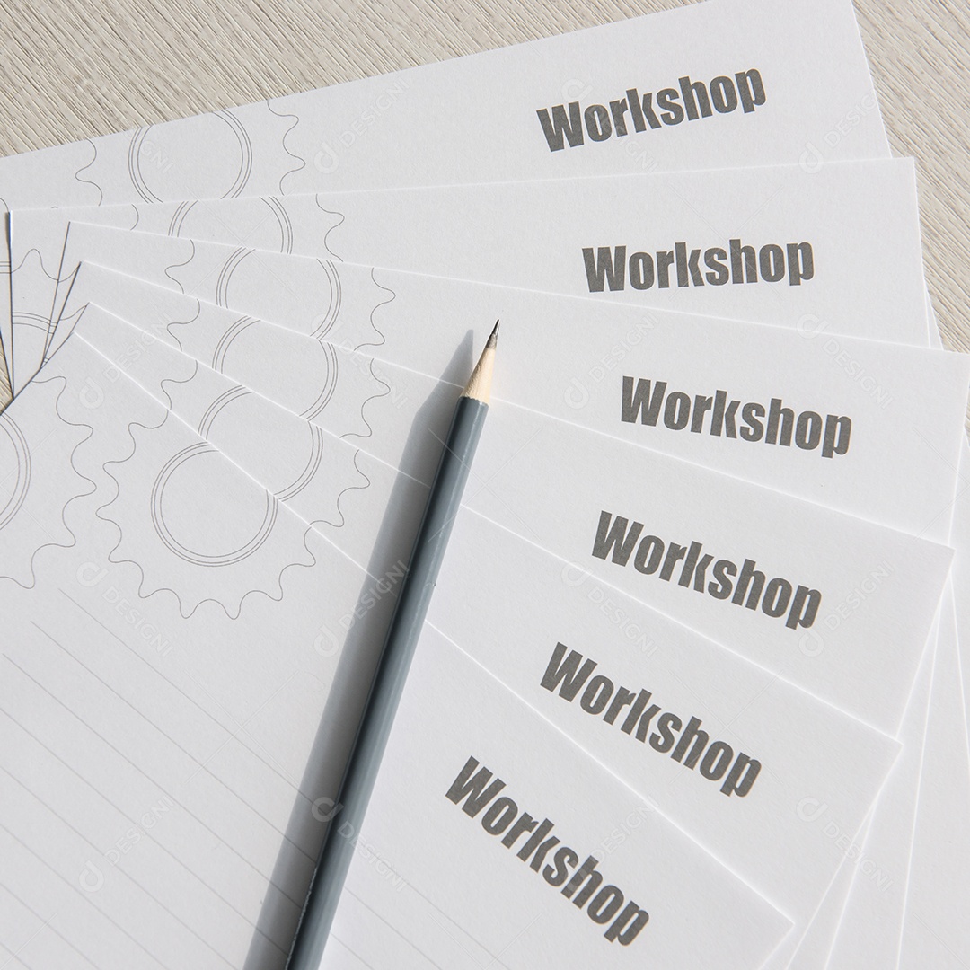 Papel em branco com lápis