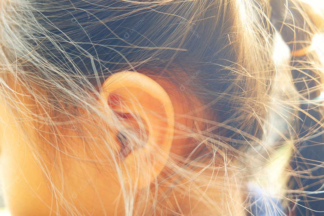 Fechar o lado da cabeça da menina asiática