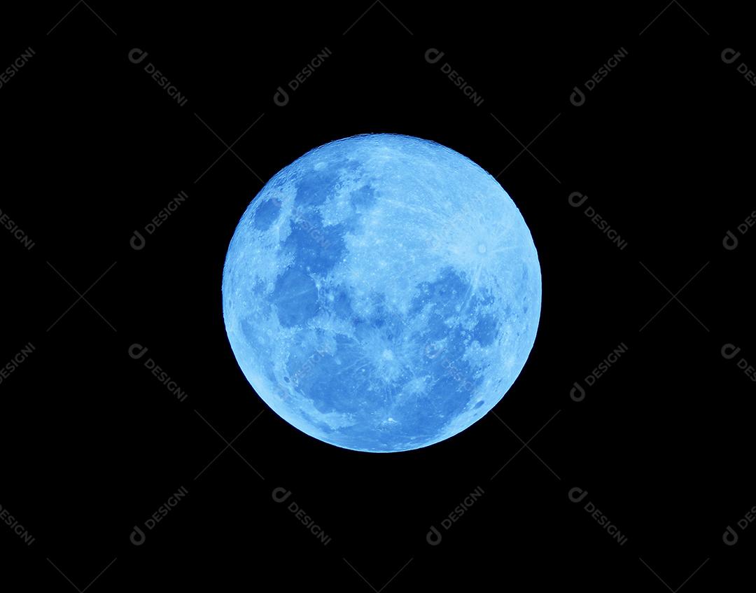 Lua cheia azul na noite escura