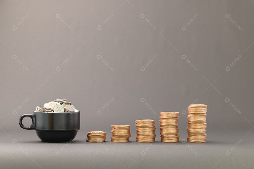 Conceito de moedas empilhadas Finanças para aumentar a renda, investir em ações