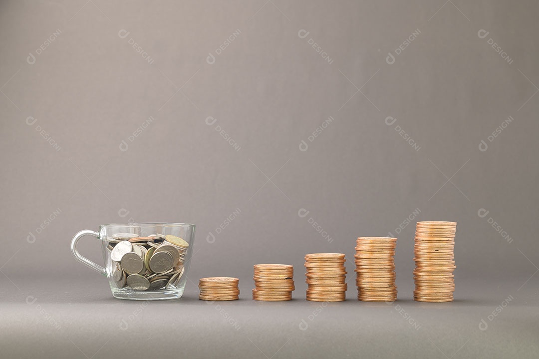 Conceito de moedas empilhadas Finanças para aumentar a renda, investir em ações