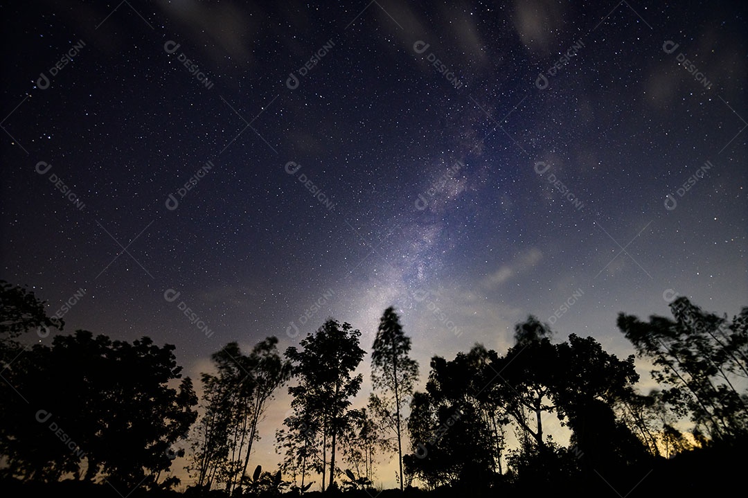 Céu e as estrelas, a Via Láctea na própria noite