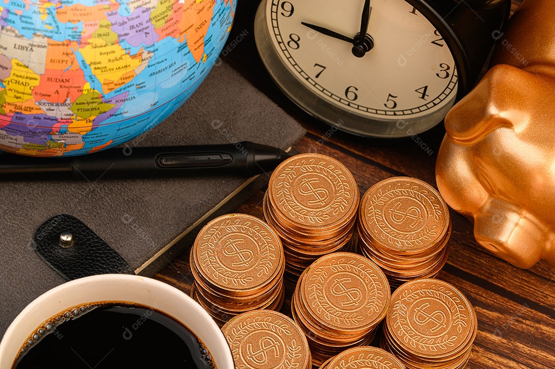 Finanças de negócios e economia de investimento em dinheiro, pilha de moedas de dinheiro