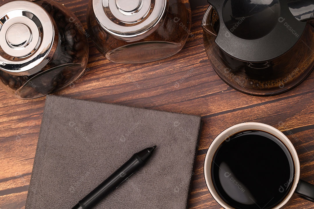 Beba café, dê energia para trabalhar, ler e escrever.