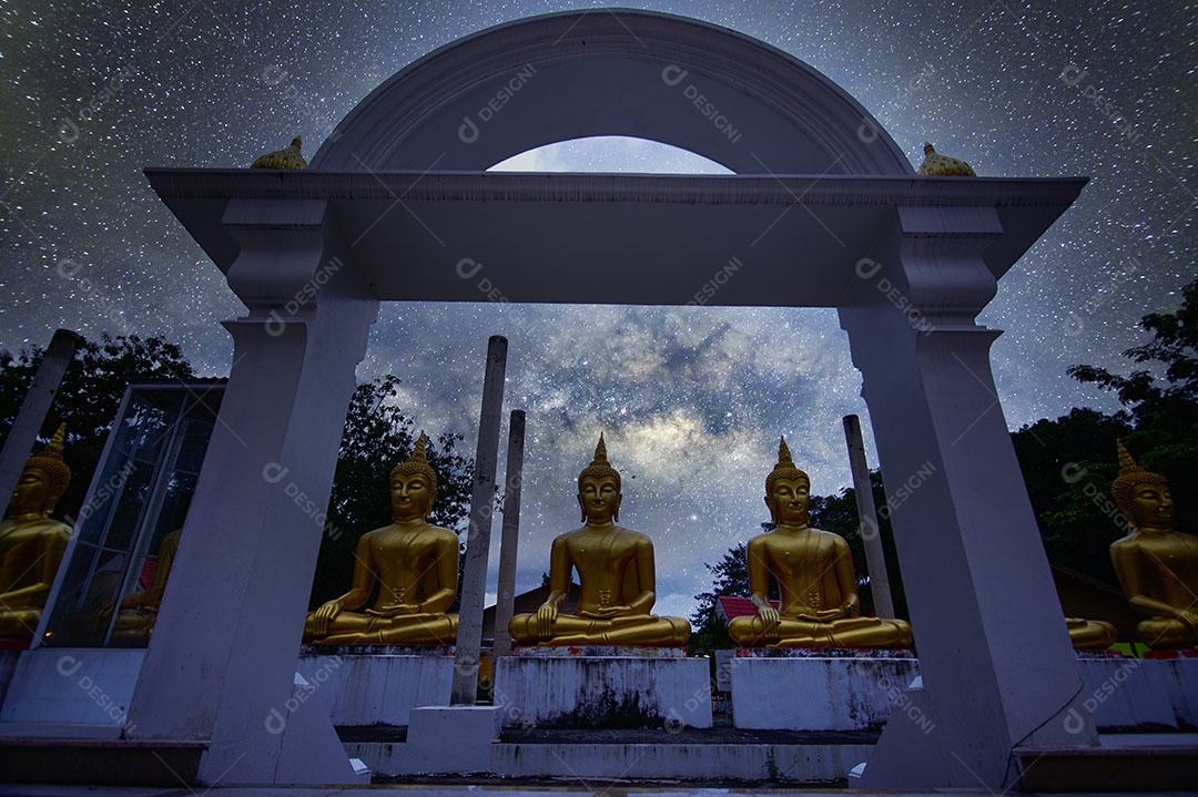 Templo budista Respeito, acalma a mente. na Tailândia