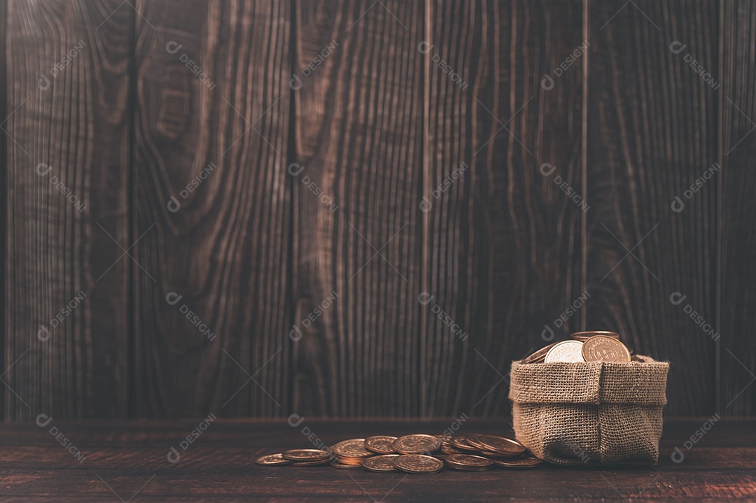 Economizar dinheiro, investir ações, renda financeira