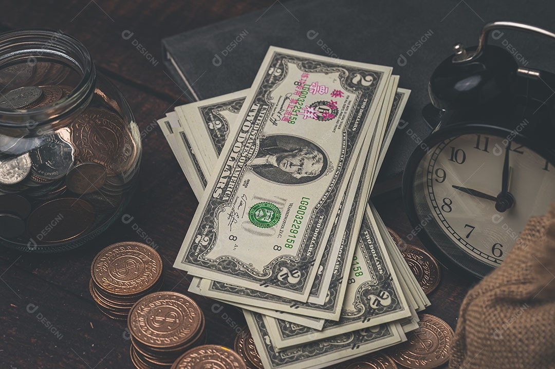 Economizar dinheiro, investir ações, renda financeira