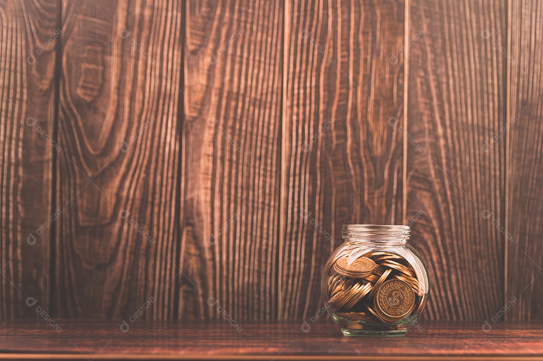 Economizar dinheiro, investir ações, renda financeira