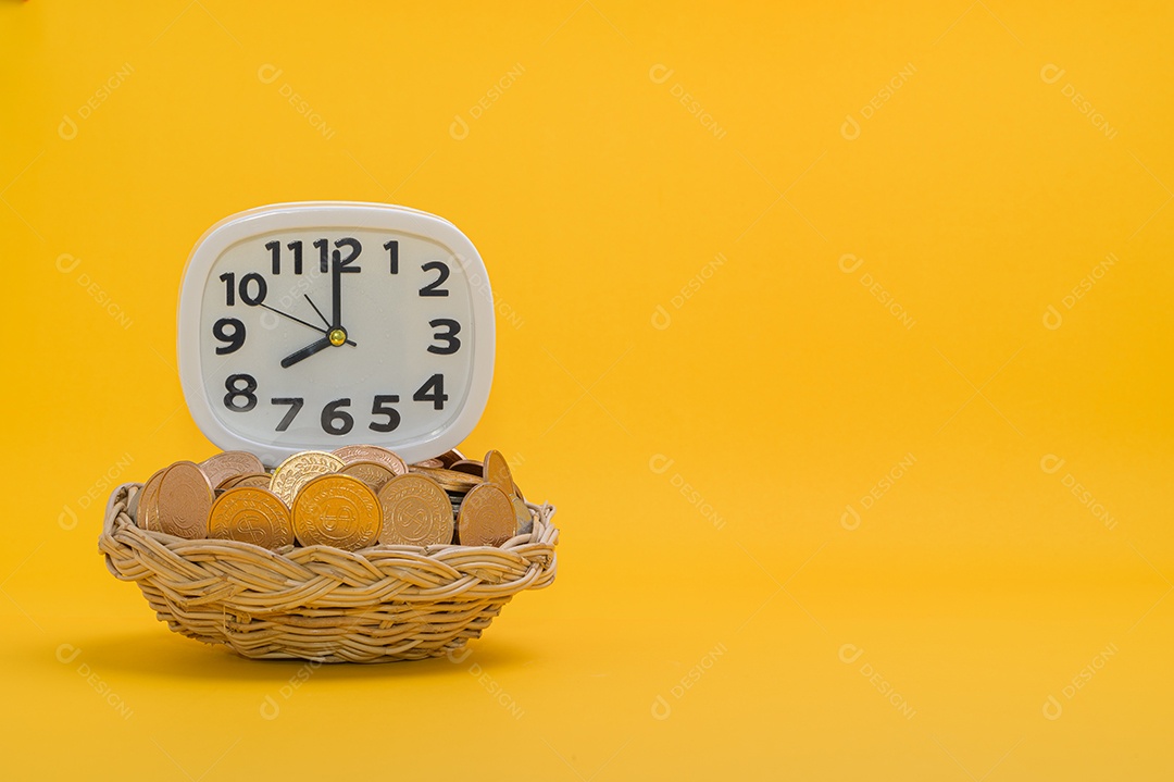 Economizar dinheiro, investir em ações, crescimento financeiro, renda