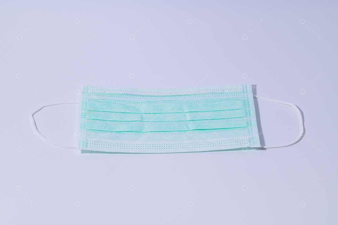 Máscara sanitária Prevenir coronavírus ou patógenos covid-19. Cena de fundo branco