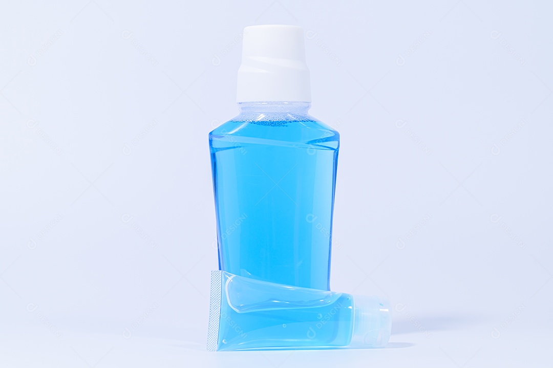 Cena de gel de álcool em um fundo branco.