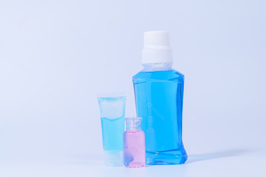 Cena de gel de álcool em um fundo branco.