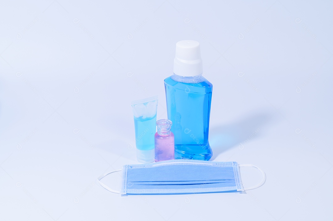 Cena de gel de álcool em um fundo branco.