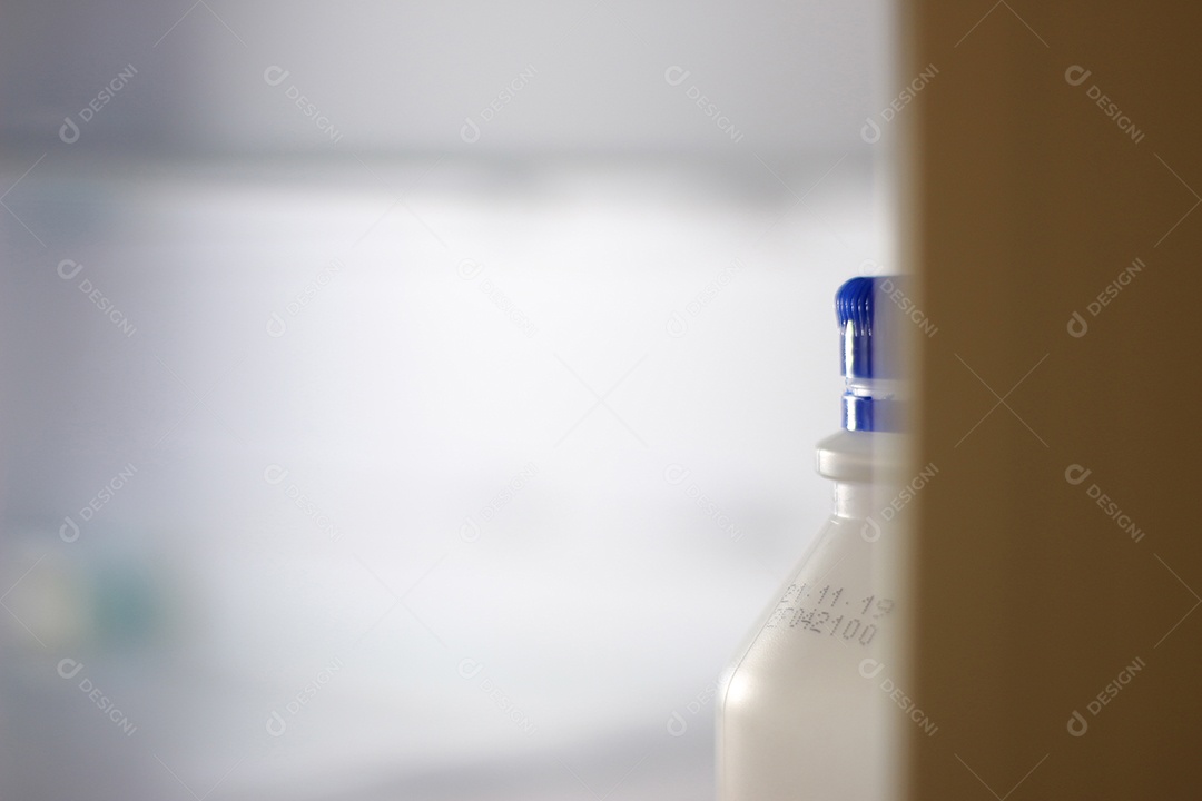 Data de validade na garrafa na geladeira