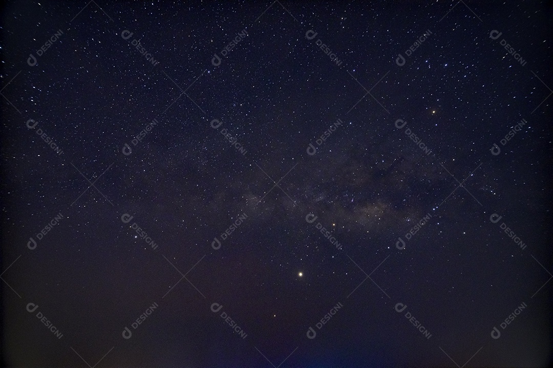 Fundo do céu e estrelas à noite