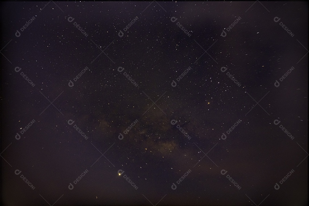 Fundo do céu e estrelas à noite