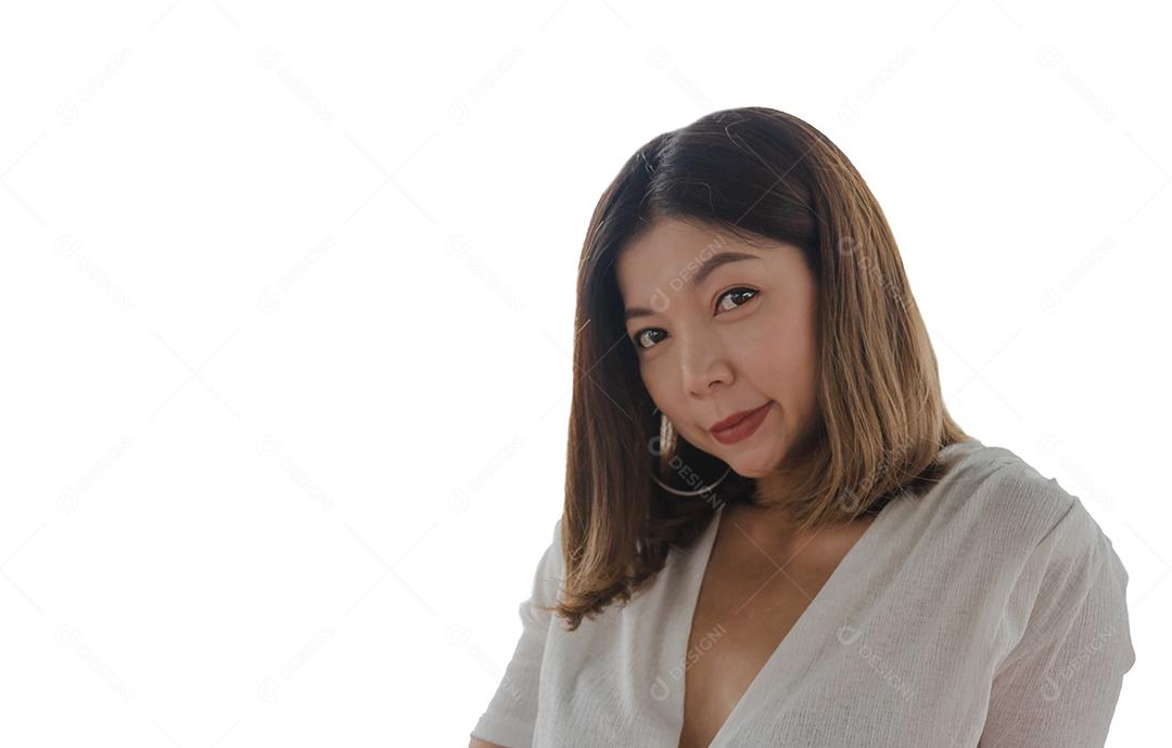 close-up retrato mulher asiática sobre fundo branco. espaço de cópia