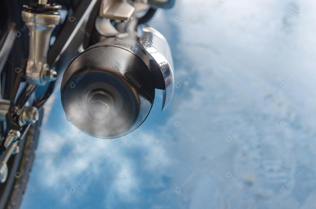 fumaça de escapamento de moto