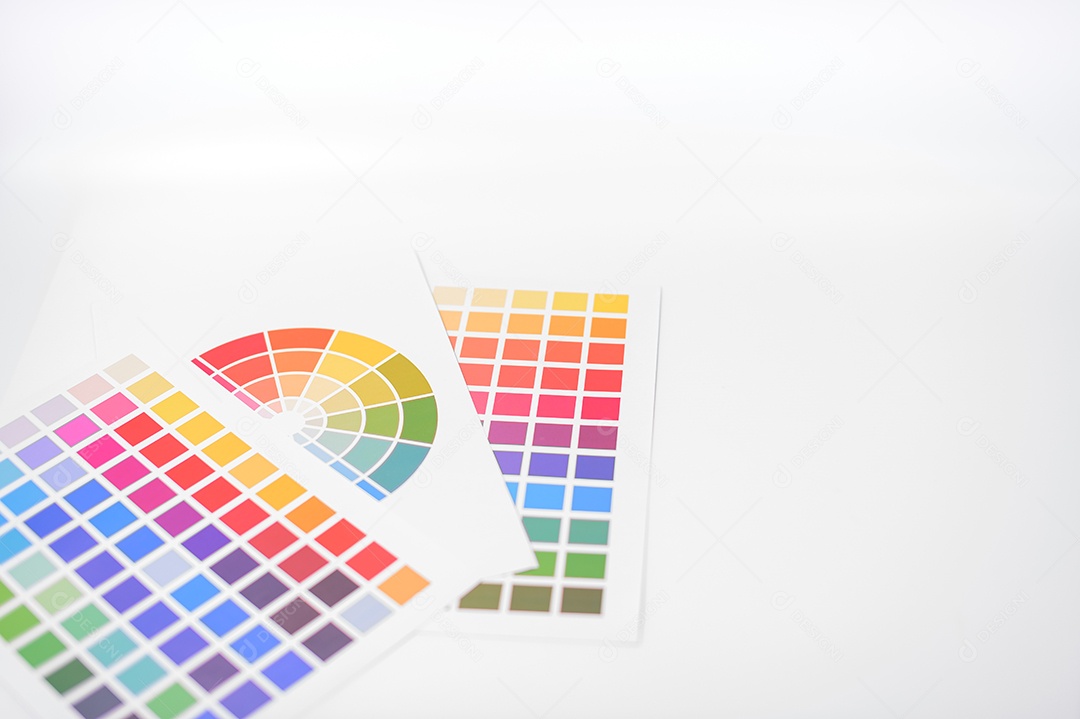 Papel de documento comercial colocado em uma cena branca