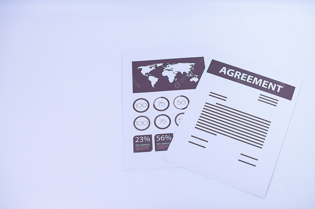 Papel de documento comercial colocado em uma cena branca