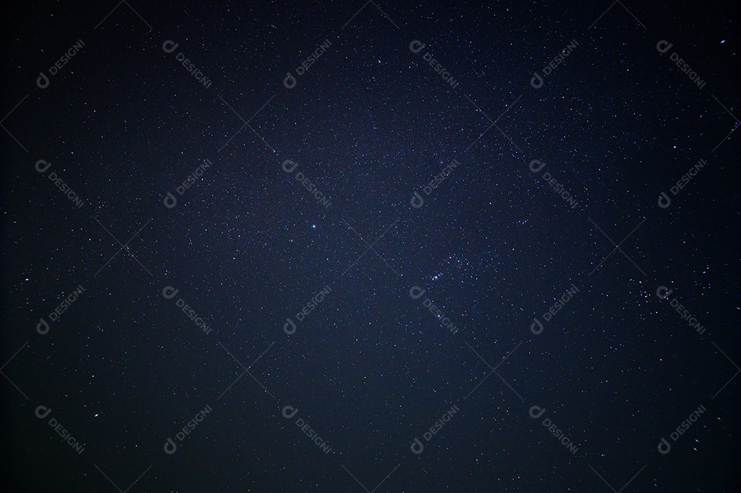 A via láctea e as estrelas à noite