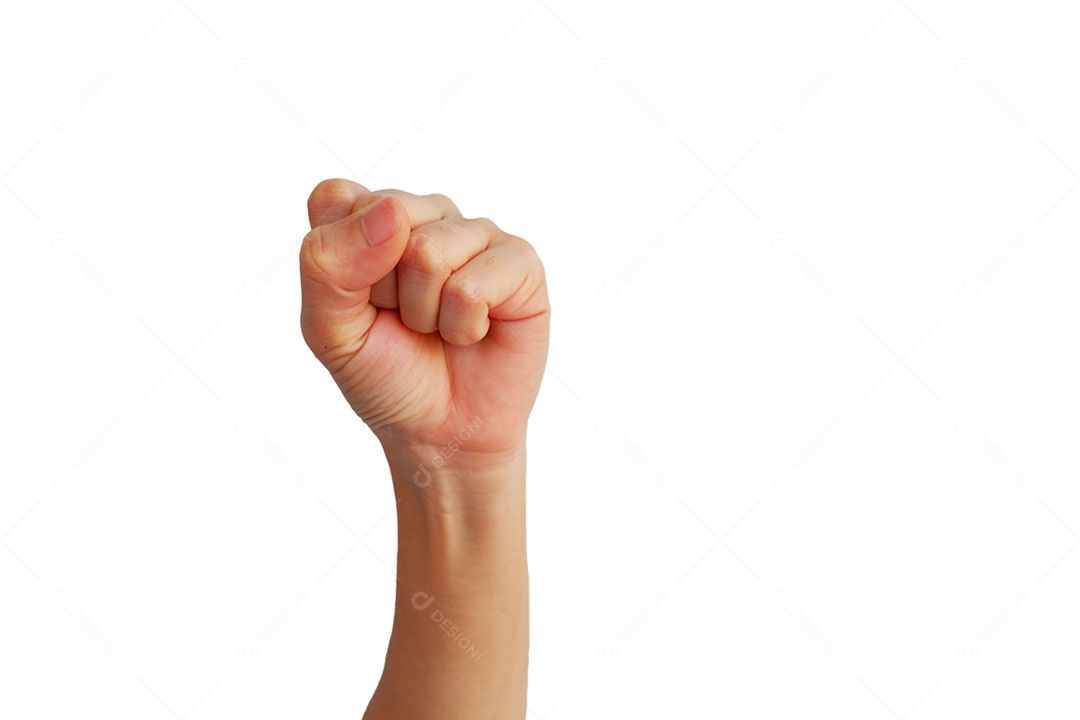 Mão esquerda de uma mulher asiática mostra o punho para cima para uma luta cruel isolada no fundo