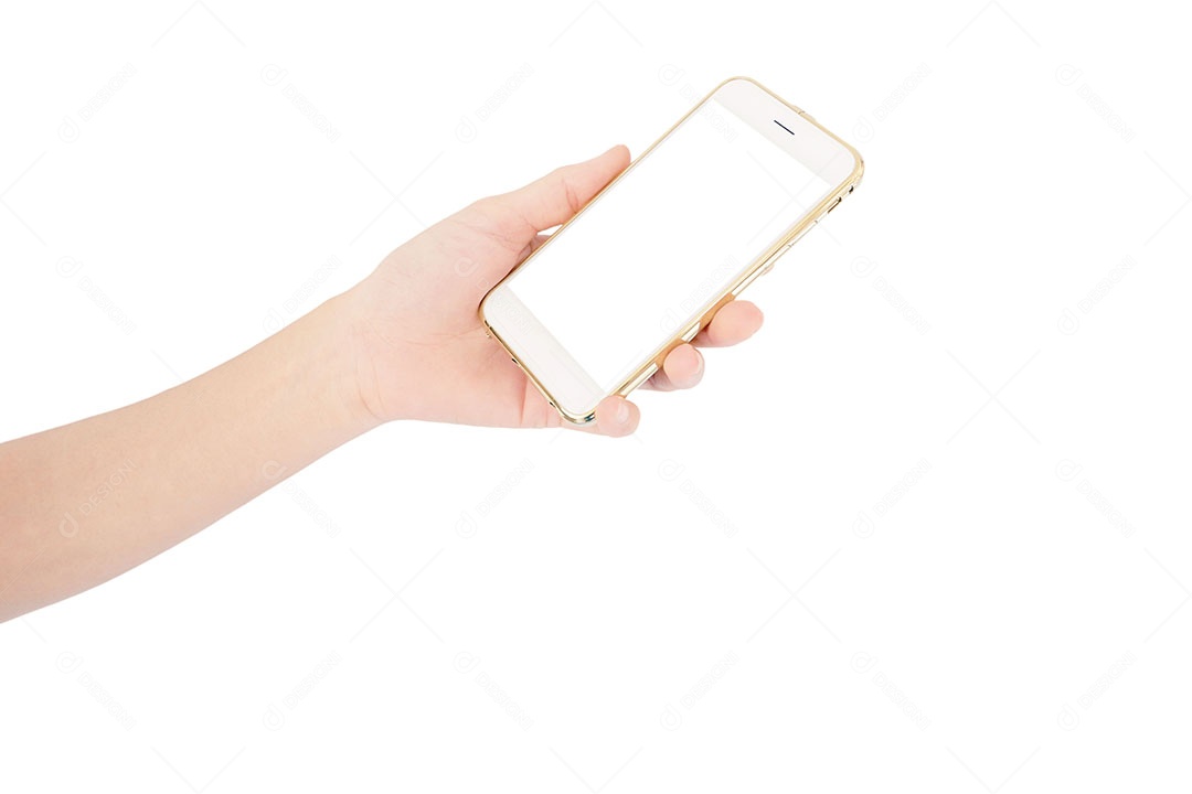 Mãos de pessoa sobre fundo isolado mexendo celular