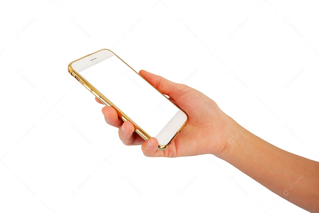 Mãos de pessoa sobre fundo isolado mexendo celular