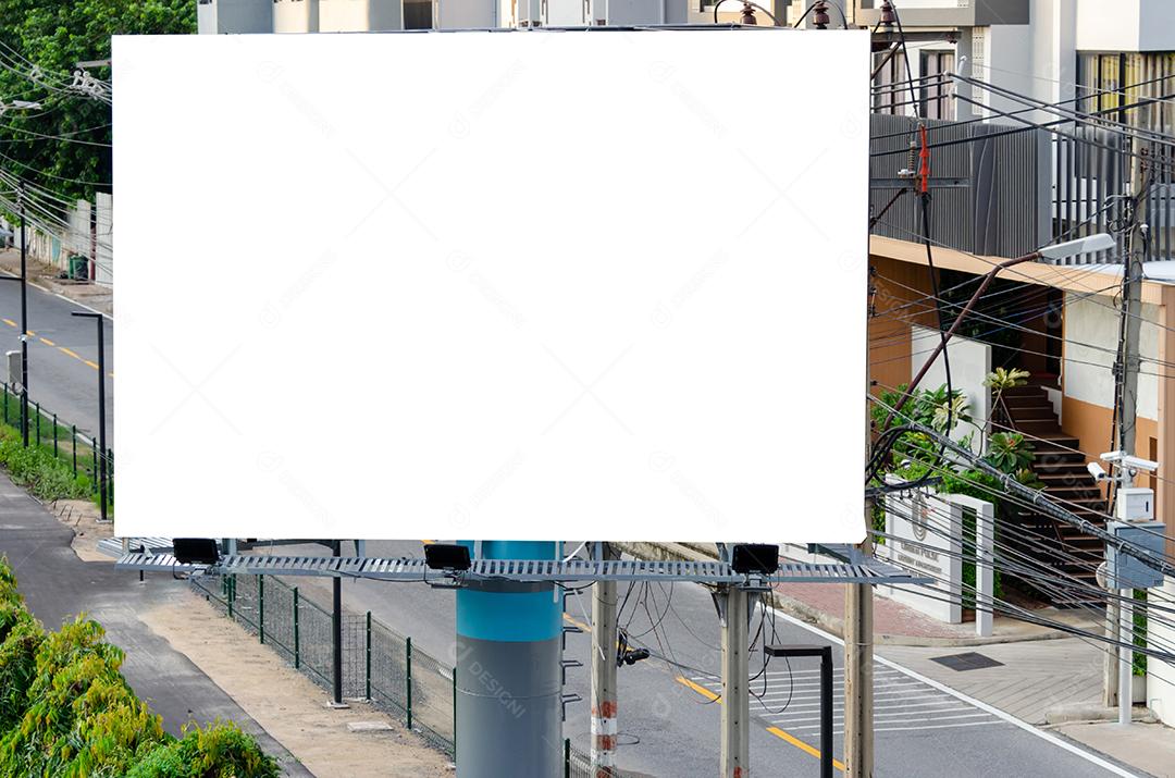 Exibição de promoção de marketing de informações de banner de propaganda outdoor mock up tela branca vazia em branco.
