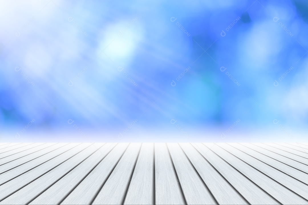 Desfoque do céu do pano de fundo do piso de madeira durante o dia