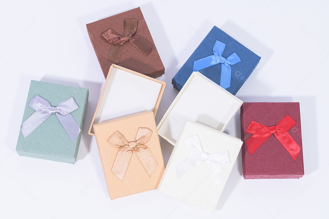 Coleção de caixa de presente no fundo branco