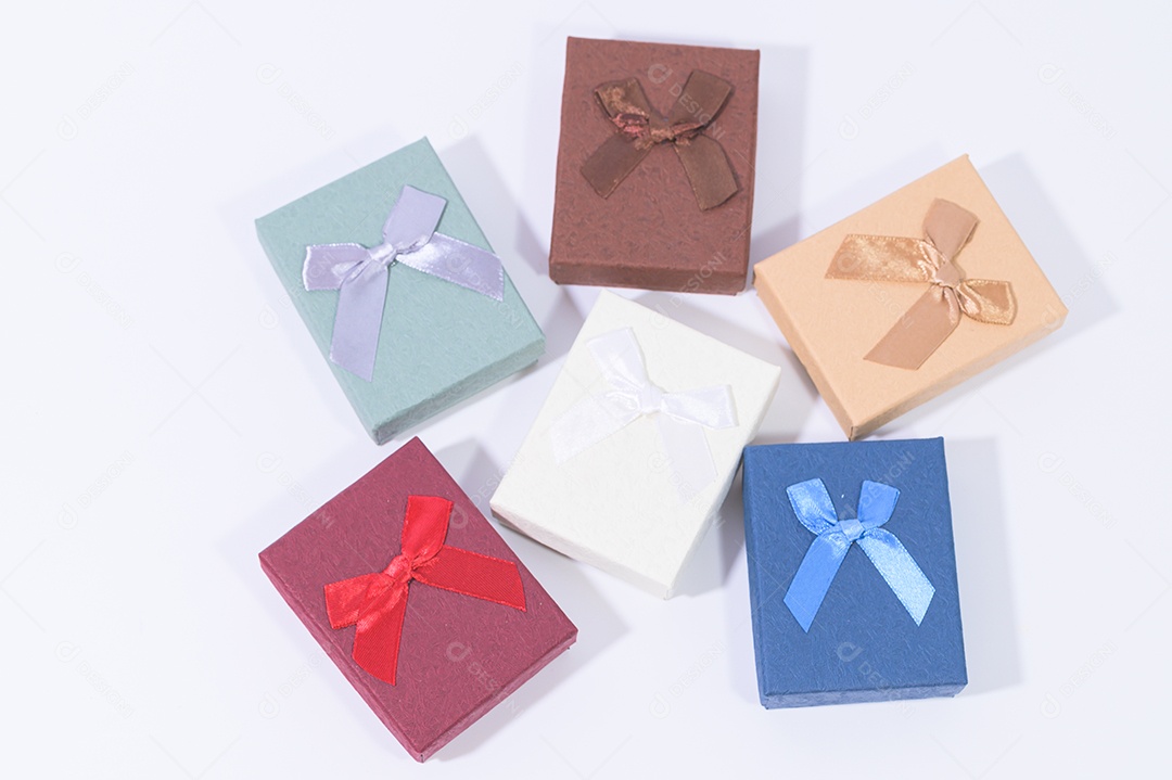 Coleção de caixa de presente no fundo branco