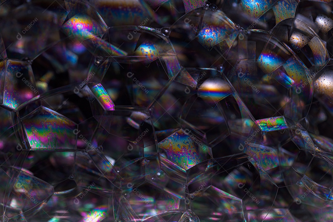 Arco-íris em uma bolha de fundo preto