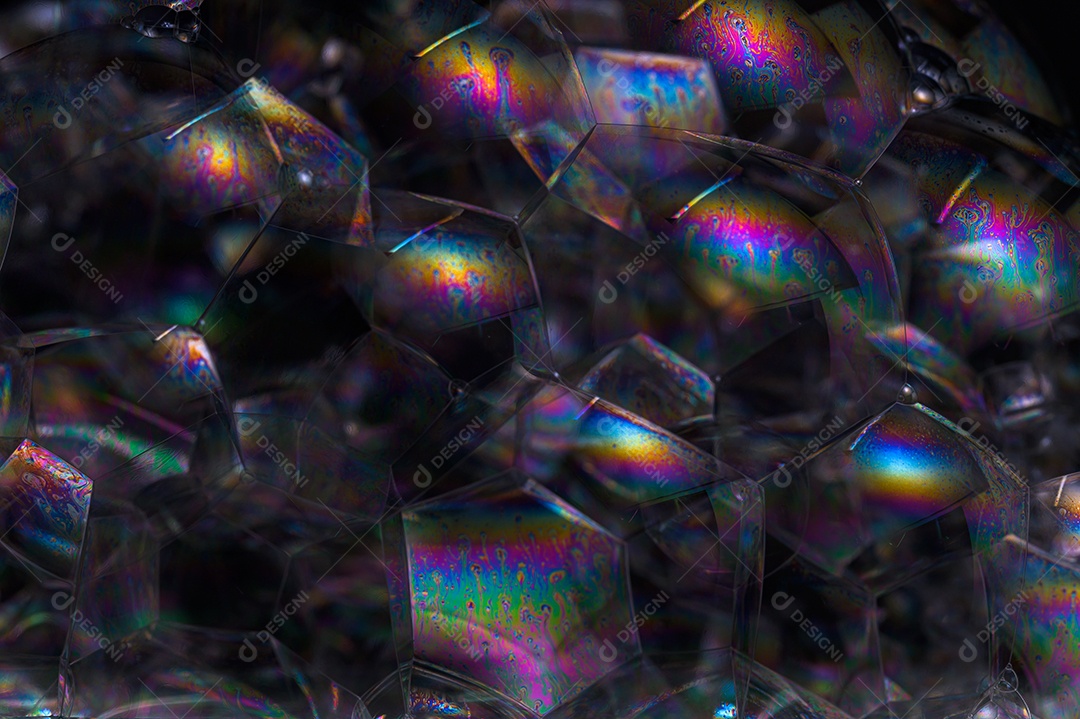 Arco-íris em uma bolha de fundo preto