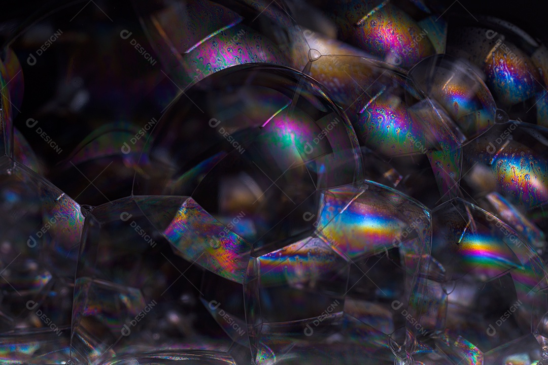 Arco-íris em uma bolha de fundo preto