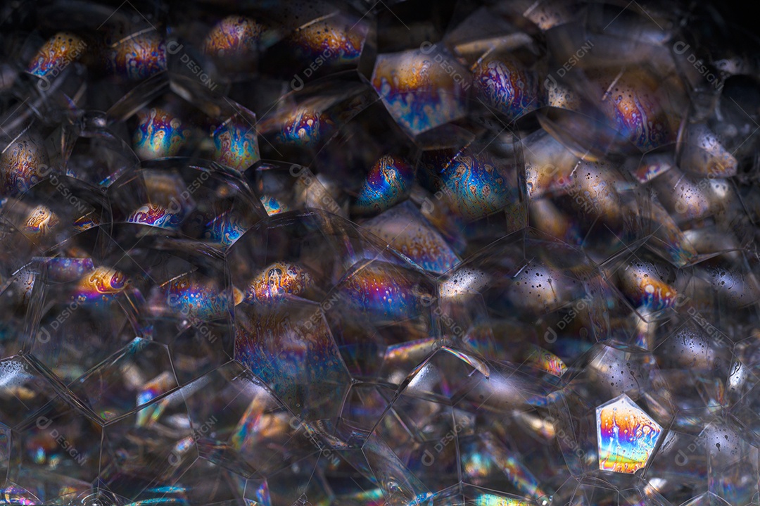 Arco-íris em uma bolha de fundo preto