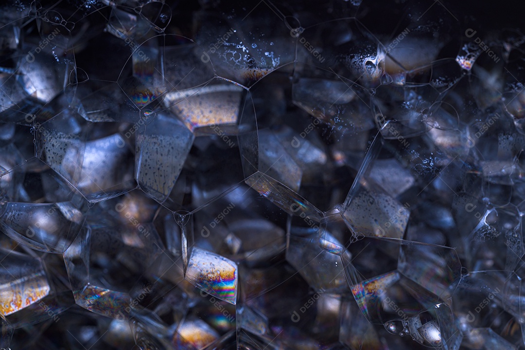 Arco-íris em uma bolha de fundo preto