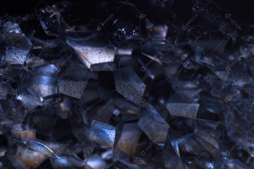 Arco-íris em uma bolha de fundo preto