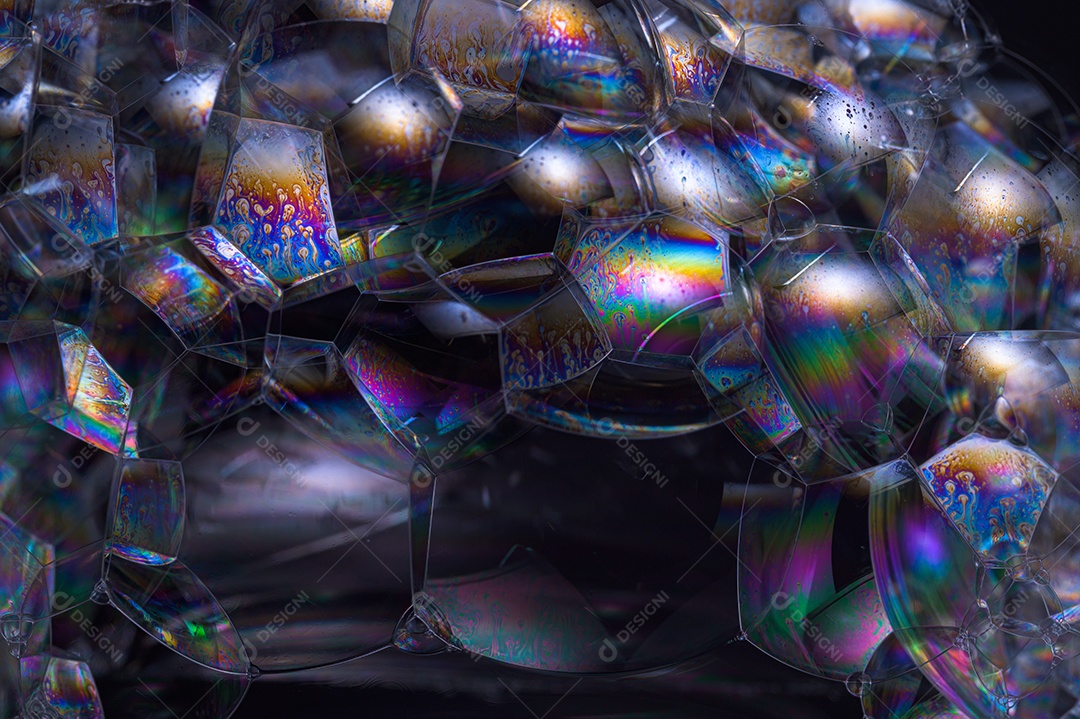 Arco-íris em uma bolha de fundo preto