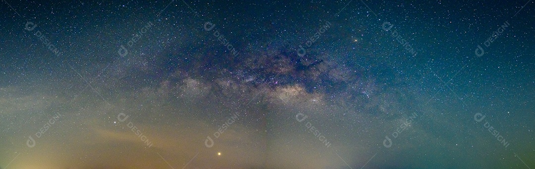 Panorama céu estrelas noite via láctea