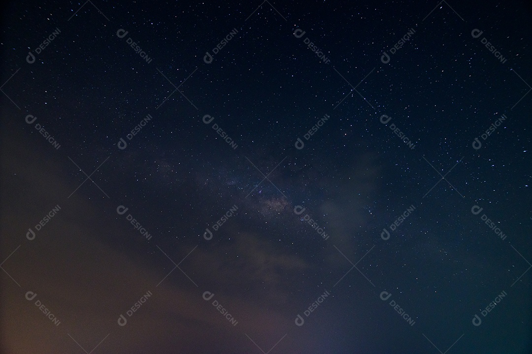 Visão de um raio no céu à noite